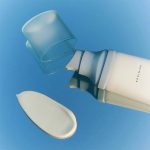 سرم ضد آفتاب بی رنگ آبرسان اسکین 1004 سنتلا centella hyalu cica water-fit sun serum حجم 50 میل - Image 3