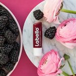 بالم لب لابلو Labello Black Berry Shine درخشان کننده لب وزن 4.8 گرم - Image 3